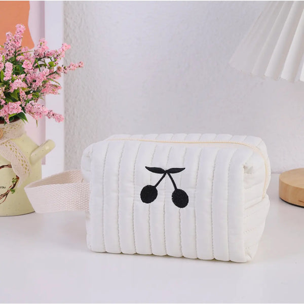 TIGA Blossom Cherry Accessoiretas met riem – Stijlvol & Praktisch