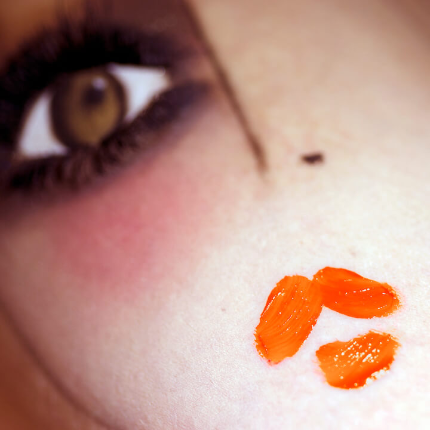 Ellis Faas - Hot Lips - Beauty Junkies