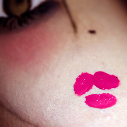 Ellis Faas - Hot Lips - Beauty Junkies