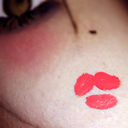 Ellis Faas - Hot Lips - Beauty Junkies