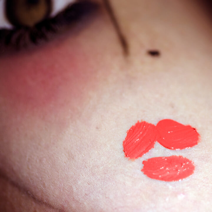 Ellis Faas - Hot Lips - Beauty Junkies