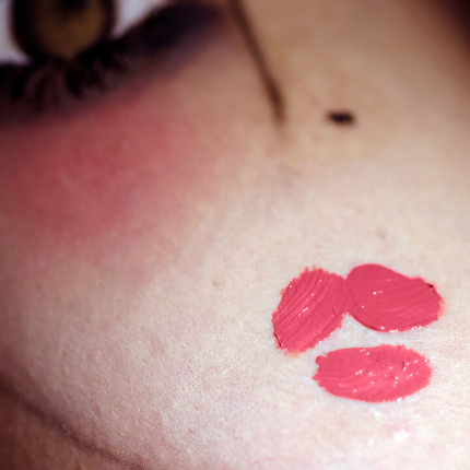 Ellis Faas - Hot Lips - Beauty Junkies