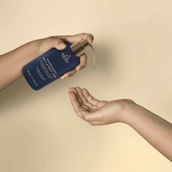 Fles Balance Replenishing Hand & Body Wash van Aromatherapy Associates, 300ml,