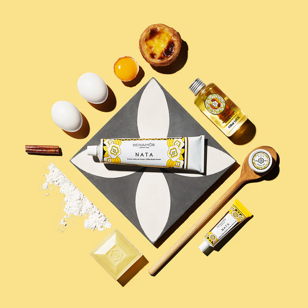 Sfeerfoto van de Benamôr Nata productlijn met verfrissende zeep en luxe verzorgingsproducten.