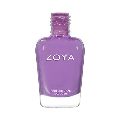 Nagellakflesje van Zoya Delia – zachte amethistpaarse crèmelak met koele ondertoon