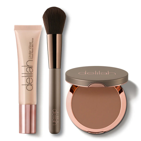 Drie producten van Delilah Easy to Love Essentials op een witte achtergrond, de bronzer is half open