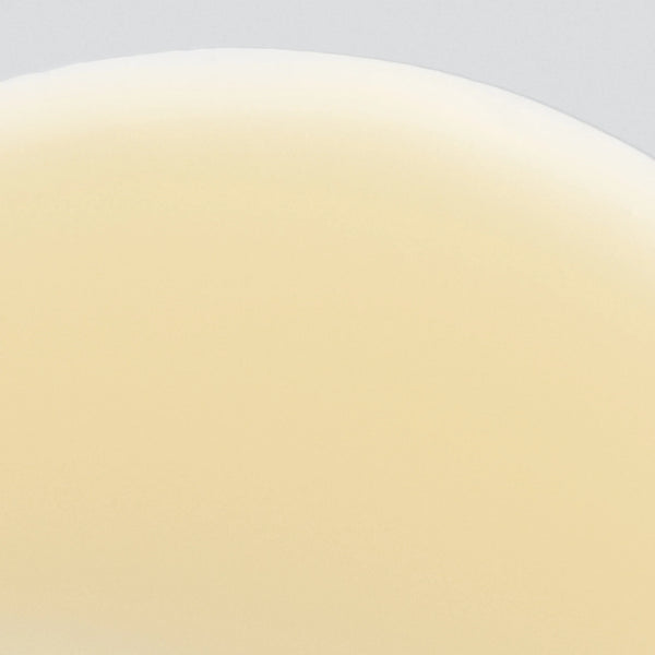 Textuur van het BioLumin-C Serum met lichte, snel absorberende formule