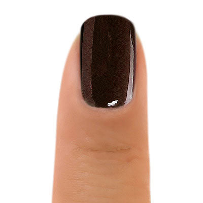 Zoya Elaine op medium huid – donkerbruine crème nagellak met volle dekking
