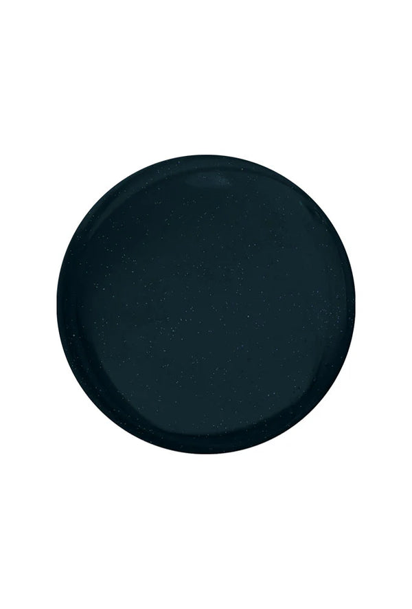 Swatch van Nailberry Galactic – Een close-up van de swatch van Nailberry Galactic nagellak, die een glanzende, grijze kleur met subtiele glitter laat zien