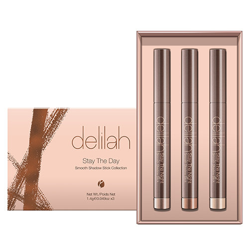 Open verpakking van de Stay The Day collectie met de drie oogschaduwsticks zichtbaar