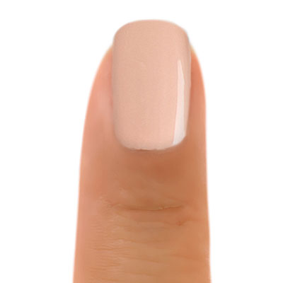 Zoya Tatum op medium huid – warme nude tint met crèmige finish, dekkend in 2 lagen
