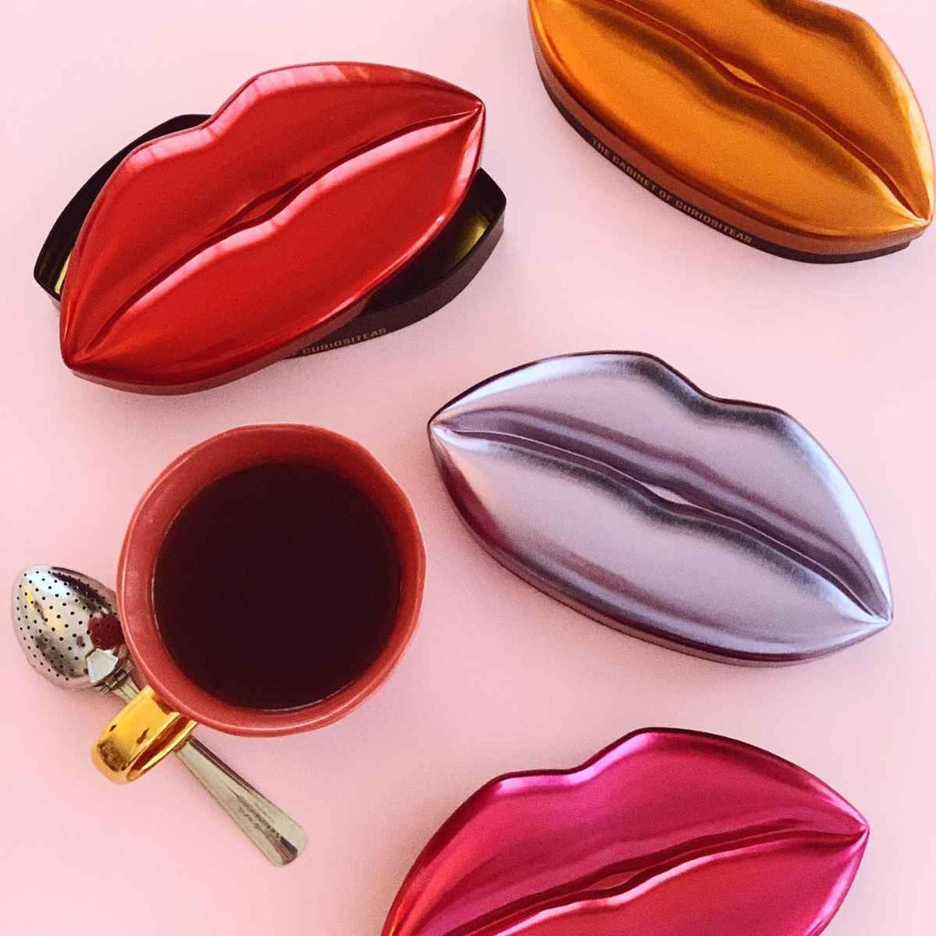 The Cabinet of CuriosiTeas - Bisous Bisous Oranje Cadeaublik met Thee en thee-ei - Beauty Junkies