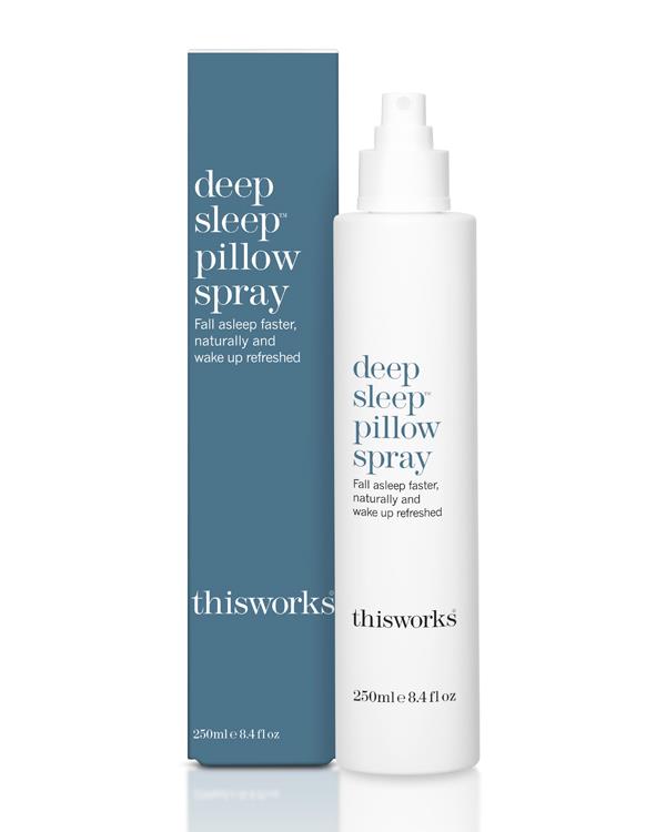 Verpakking van This Works Deep Sleep Pillow Spray 250 ml met rustgevende geur