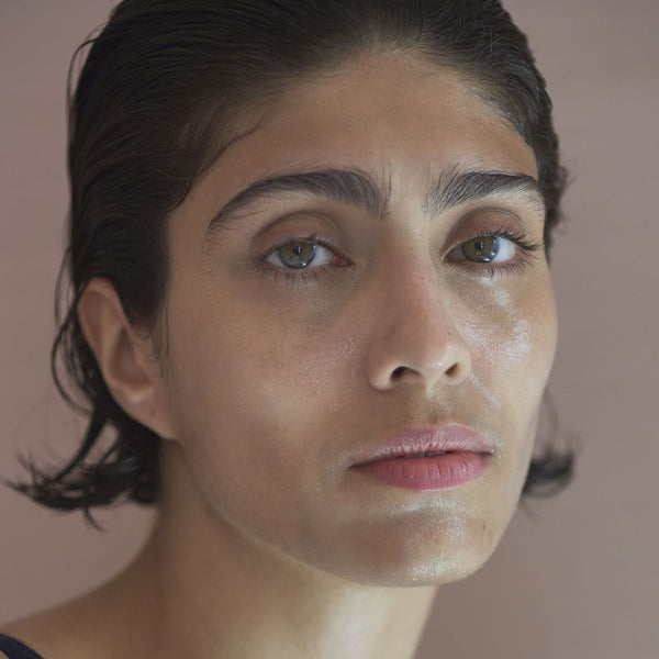 Vrouw met Le Masque Anti-Soif Hydratant aangebracht op haar gezicht, close-up