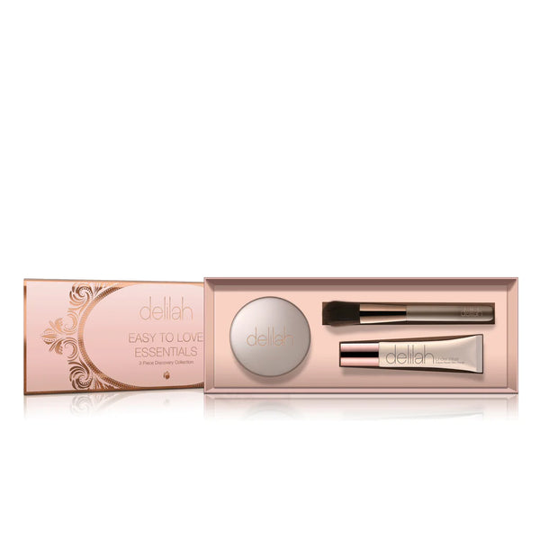 Open verpakking van Delilah Easy to Love Essentials met de drie producten zichtbaar.