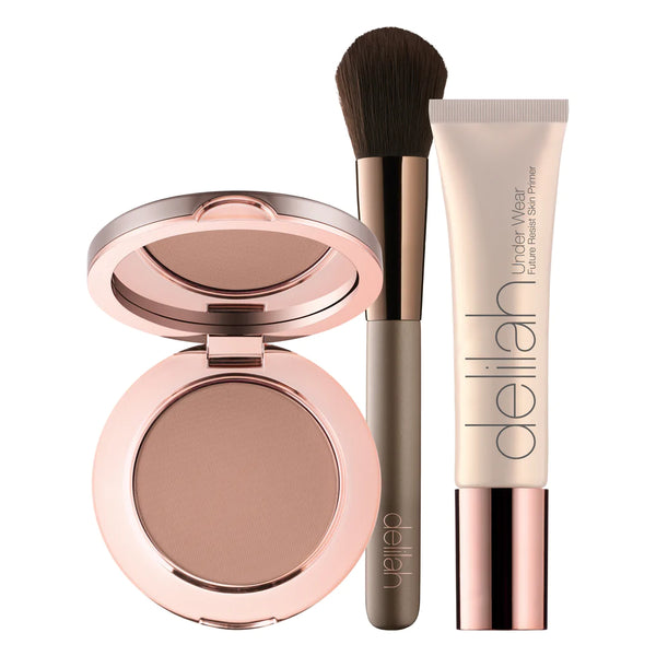 Drie producten van Delilah Easy to Love Essentials op een witte achtergrond, de bronzer is open met de spiegel zichtbaar.