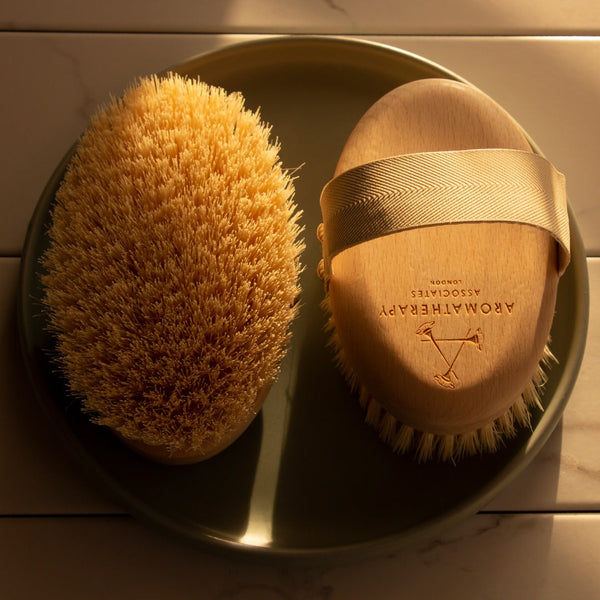 Aromatherapy Associates - Revive Body Brush - Lichaamsborstel op basis van cactusharen - Beauty Junkies