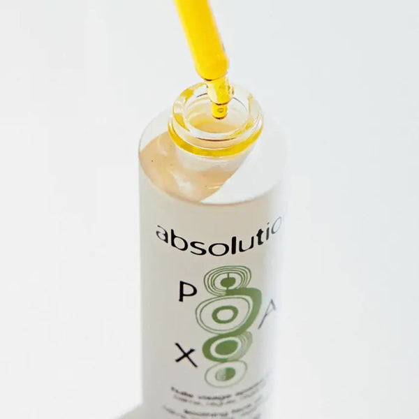 Fles van PAX Huidolie met een pipet die de rijke, voedende olie onthult