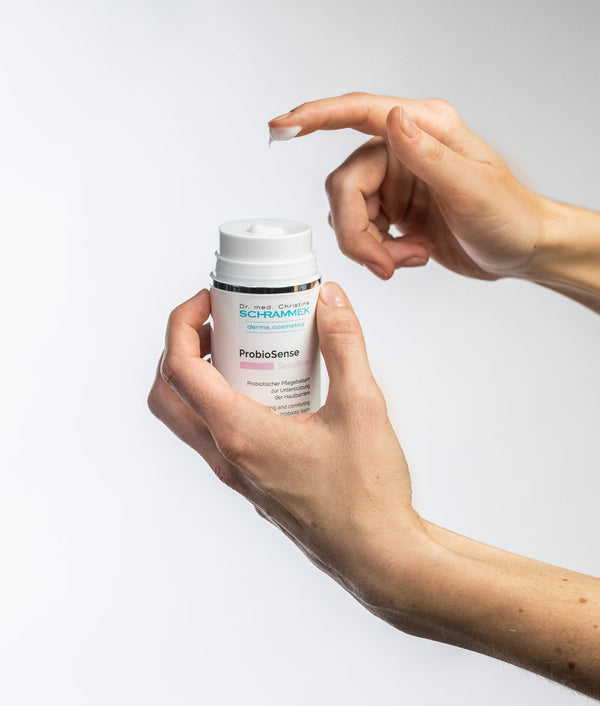 Dr Schrammek - ProbioSense - Kalmeert de gevoelige en droge  huid - Aanrader voor de acne huid - Beauty Junkies
