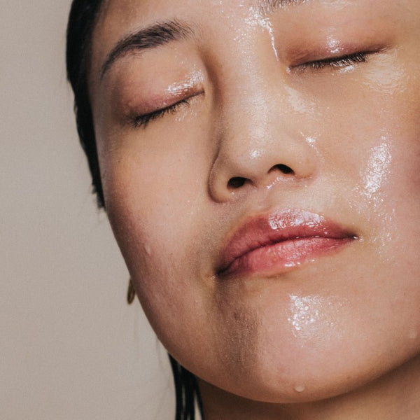 La Brume Systémique gebruikt als verfrissende huidverzorgingsstap voor dagelijkse routine