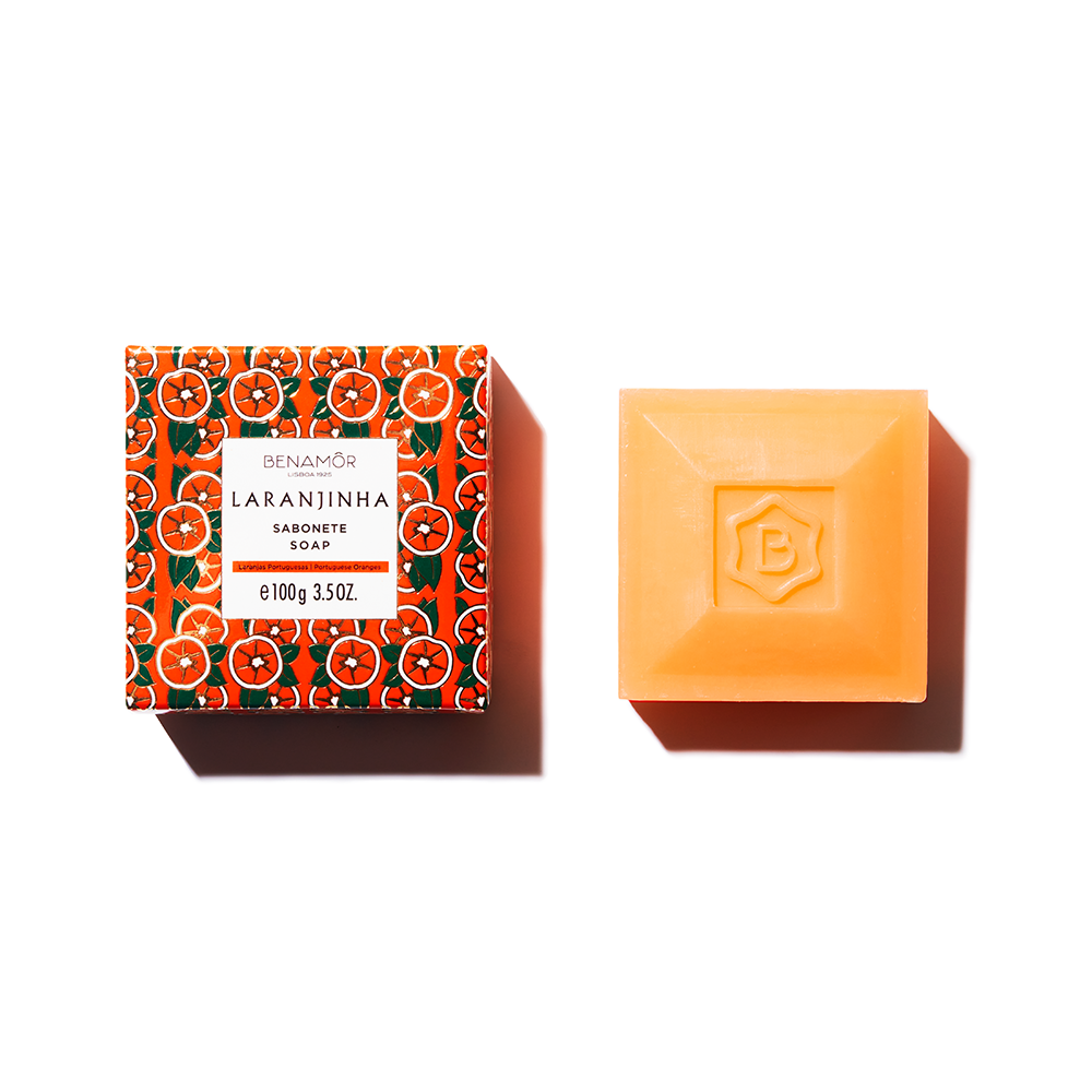 Benamôr Laranjinha Verkwikkende Zeep met natuurlijke sinaasappelextracten, ideaal voor een gehydrateerde en frisse huid.