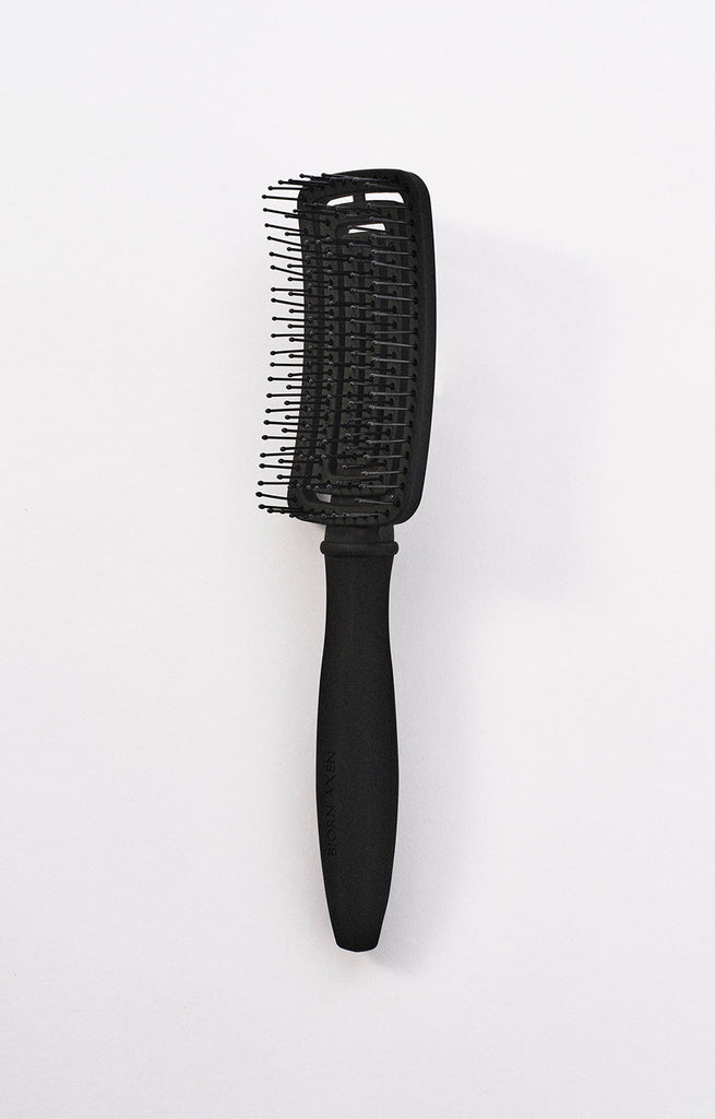 Björn Axén - Wet Hair Brush Detangling &amp; Blowout