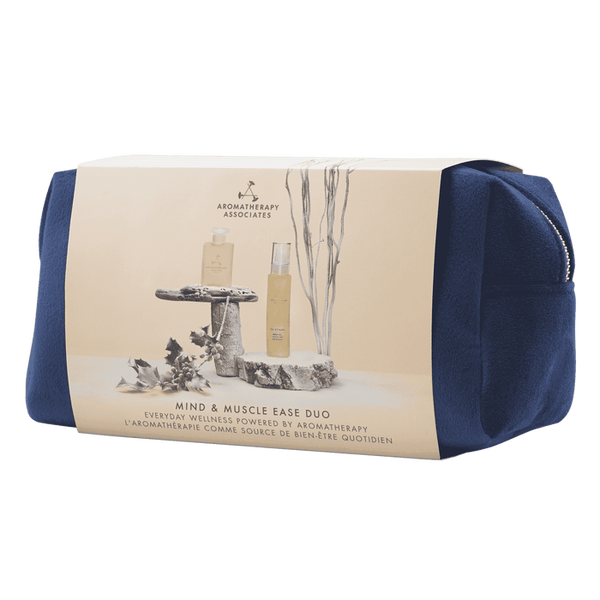 Luxe fluwelen tas voor het opbergen van Aromatherapy Associates producten.