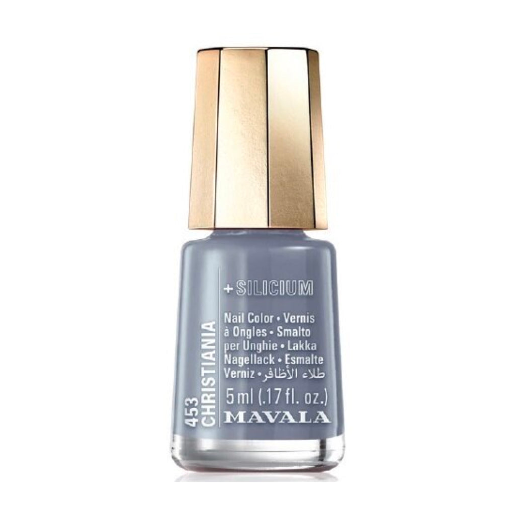 Mavala Christiania 453 nagellak in een ingetogen grijze tint, perfect voor elke gelegenheid met een ademende formule die gezonde nagels bevordert.