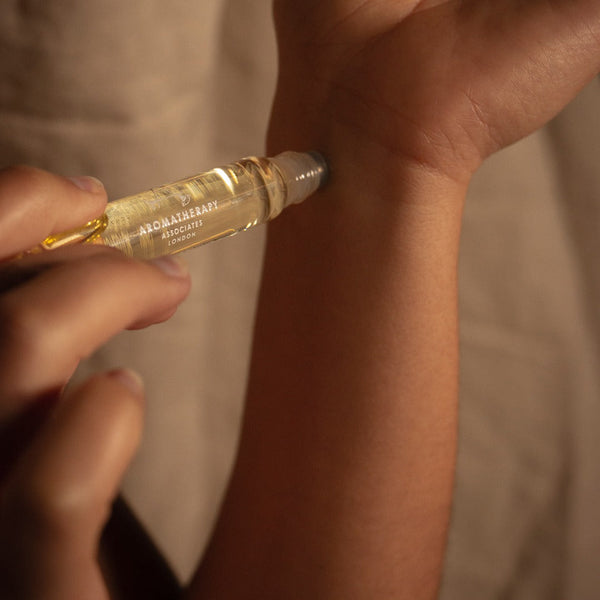 Aromatherapy Associates - Revive Morning Roller Ball - Energieboost - Beauty Junkies