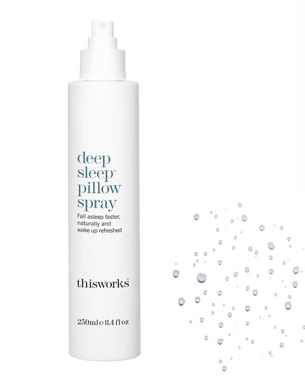 This Works Deep Sleep Pillow Spray 250 ml met luxe geur en natuurlijke oliën