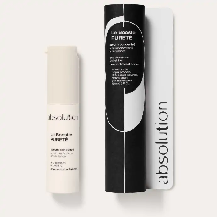 Absolution Le Booster Pureté serum met verpakking op een witte achtergrond.