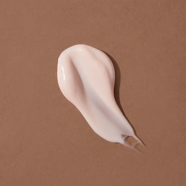 Close-up van de luchtige textuur van La Crème de Santé, hydratatie voor de huid